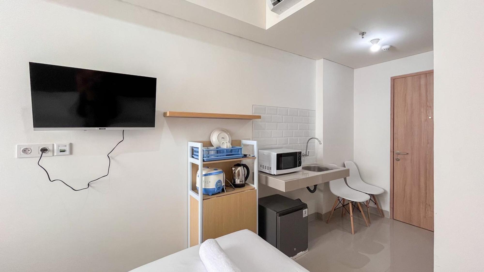 Warm And Comfy Studio Apartment Makassar Exterior photo